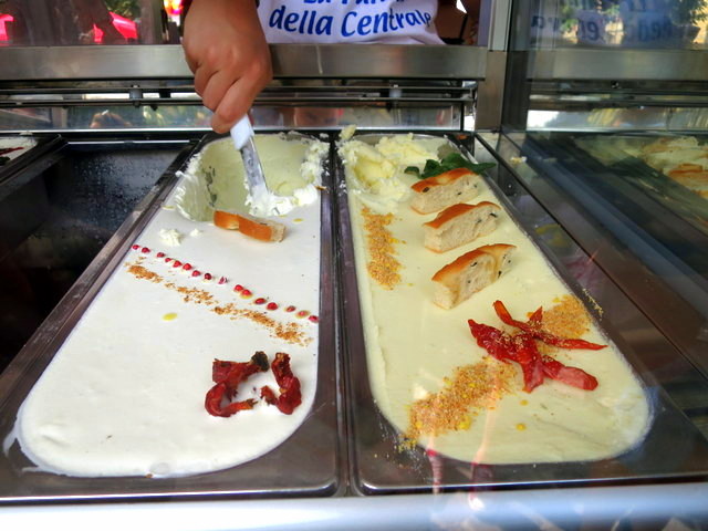 הגלידה המיוחדת מכולן בפסטיבל - גלידת שמן זית עם תבלינים